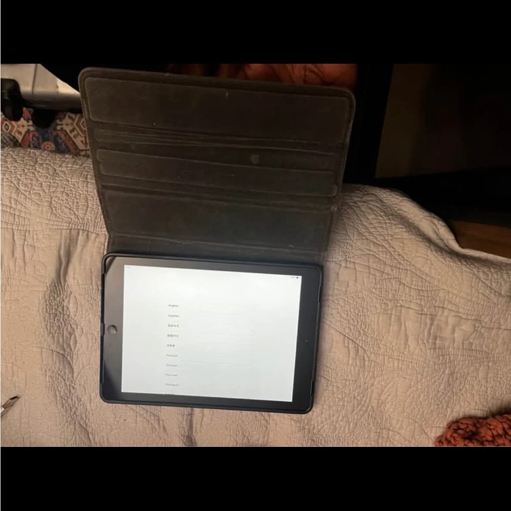 1st gen Apple Air Black Tablet with Cover